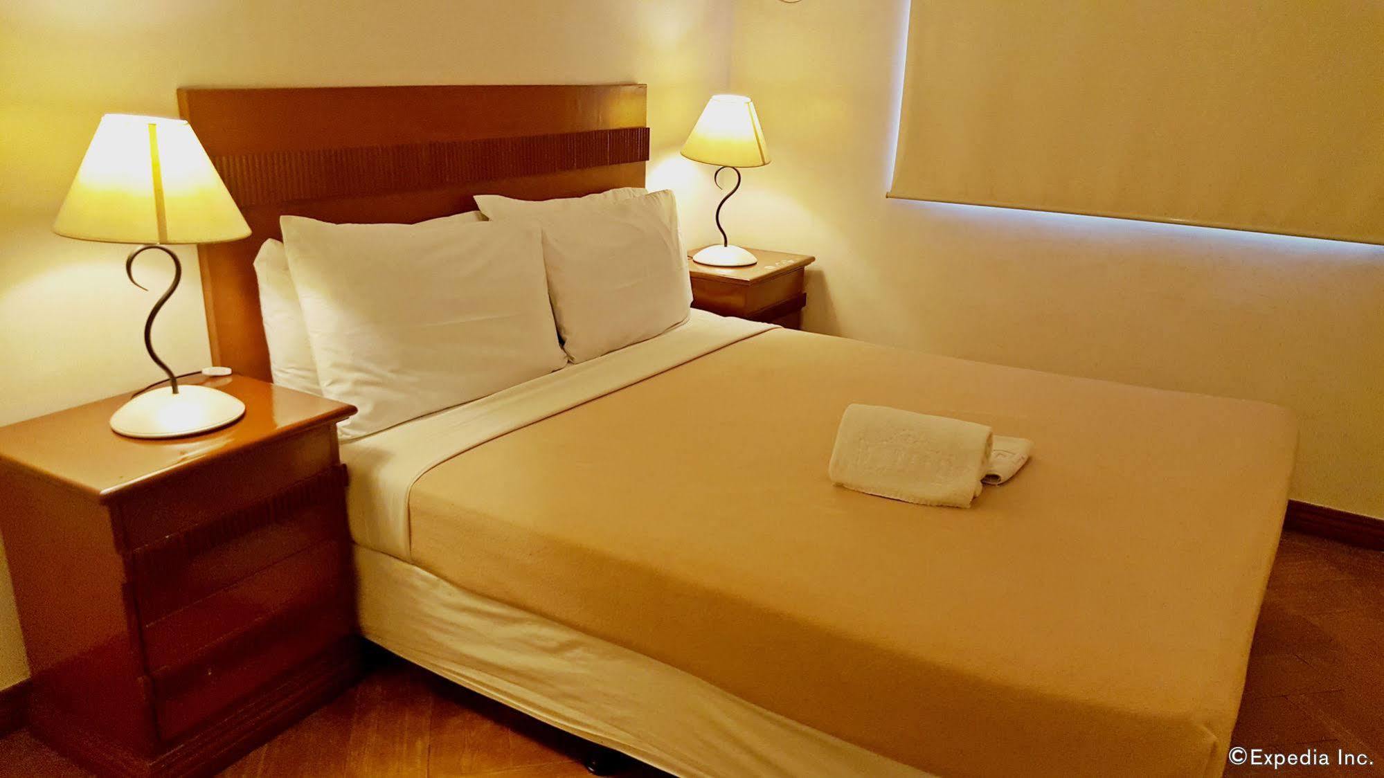 Avitel Hotel Makati City Exterior foto